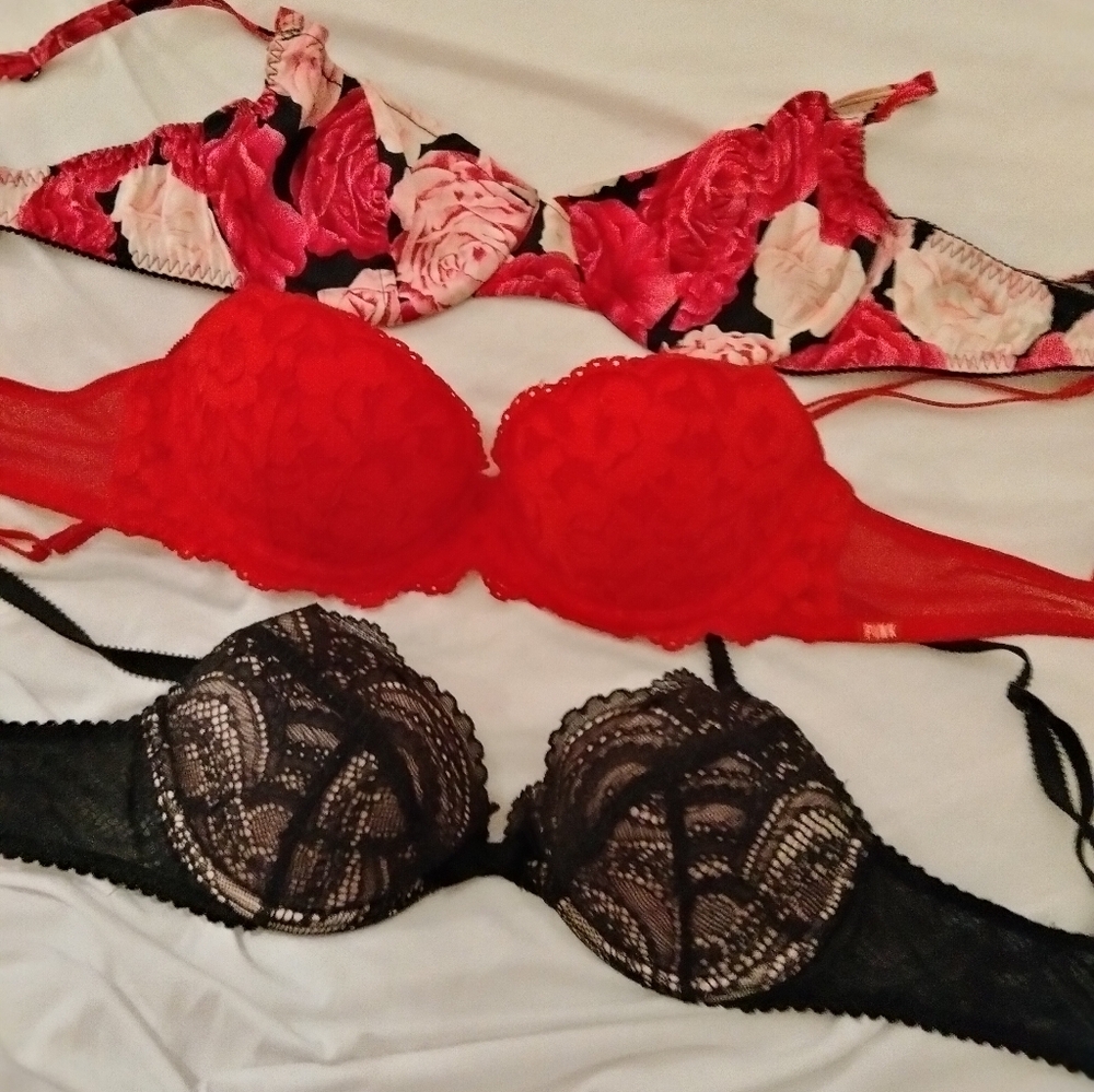 -FLORAL ONE NOT AVAILA Victoria's secret bras all items marked $10 or less r 10…